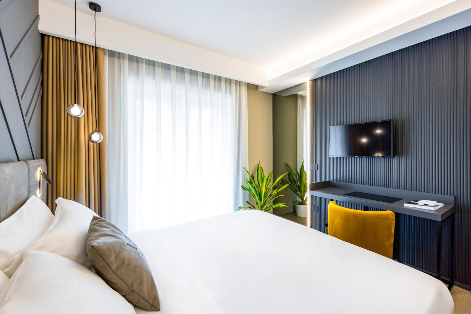 Mh Suites Plebiscito Napoli Exterior foto
