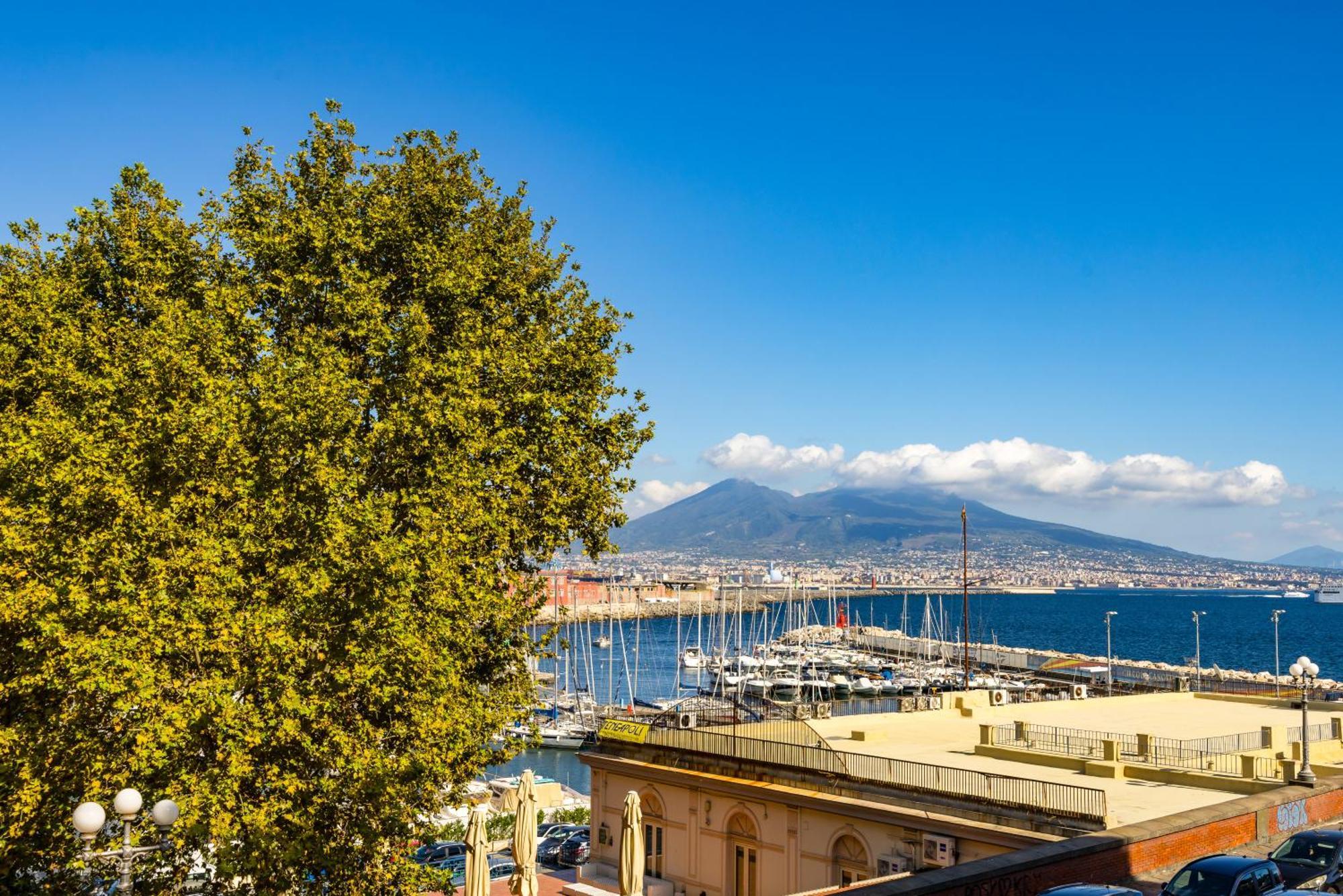 Mh Suites Plebiscito Napoli Exterior foto